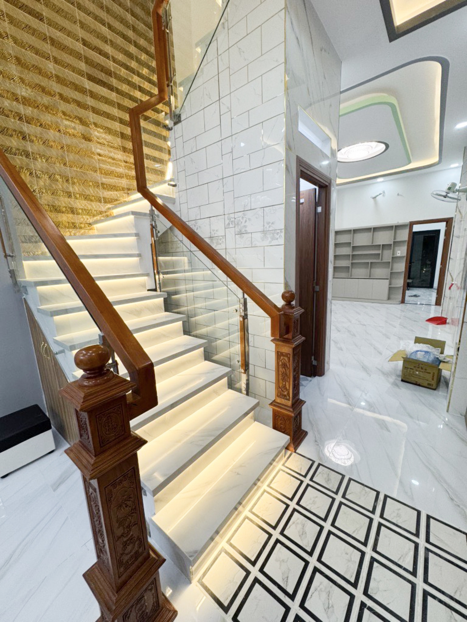 Mặt Tiền, Phan Cát Tựu - 9 Tỷ