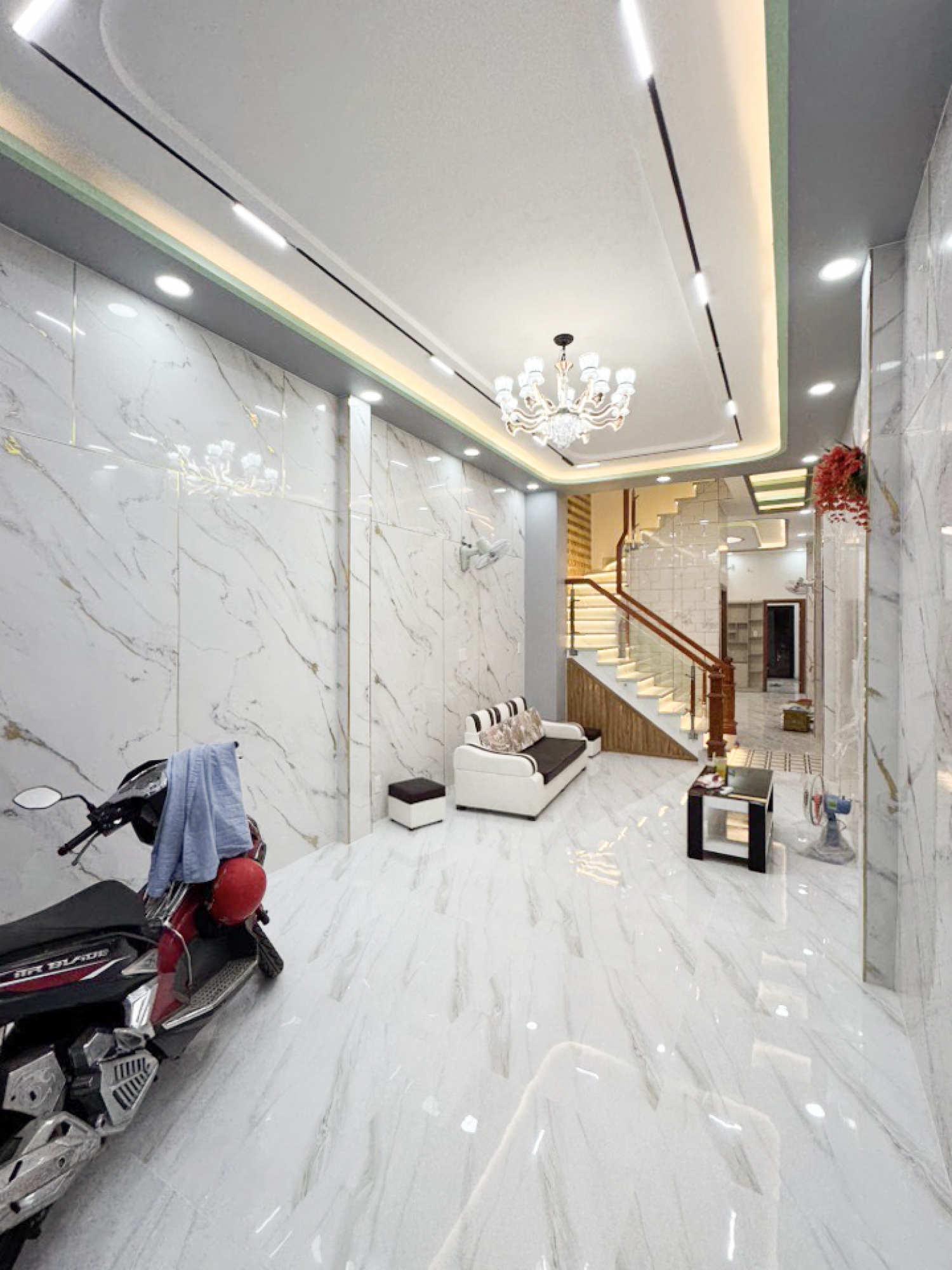 Mặt Tiền, Phan Cát Tựu - 9 Tỷ